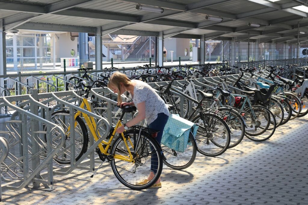 Nouveau parking vélo gratuit et sécurisé au centre-ville #pendant la  période des fêtes